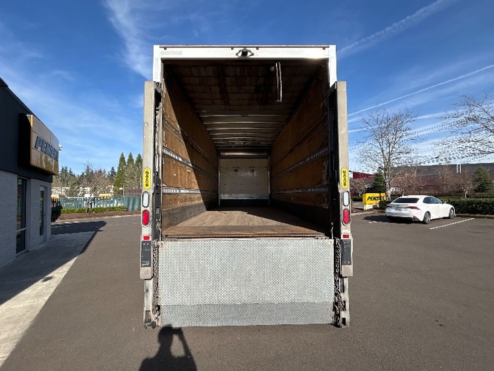 Medium Duty Box Truck-Light and Medium Duty Trucks-International-2019-MV607-Portland-OR-312,000\n\t\tmiles-$ 26,000 - Image 8