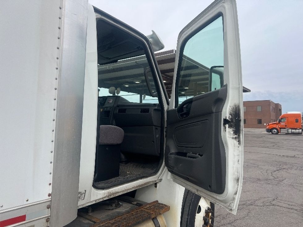 Medium Duty Box Truck-Light and Medium Duty Trucks-International-2019-MV607-Rochester-NY-233,954\n\t\tmiles-$ 43,250 - Image 20
