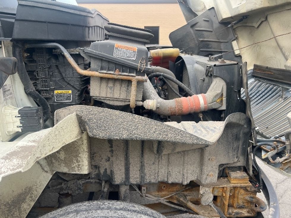 Medium Duty Box Truck-Light and Medium Duty Trucks-International-2019-MV607-Rochester-NY-233,954\n\t\tmiles-$ 43,250 - Image 23