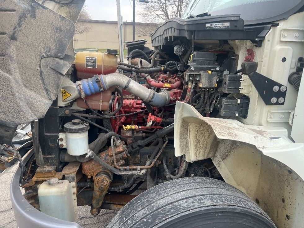 Medium Duty Box Truck-Light and Medium Duty Trucks-International-2019-MV607-Rochester-NY-233,954\n\t\tmiles-$ 43,250 - Image 24