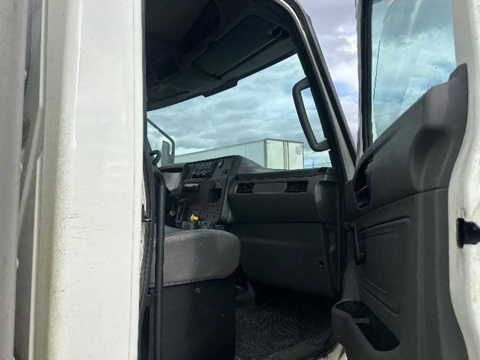 Medium Duty Box Truck-Light and Medium Duty Trucks-International-2019-MV607-Sparks-NV-213,028\n\t\tmiles-$ 42,000 - Image 19