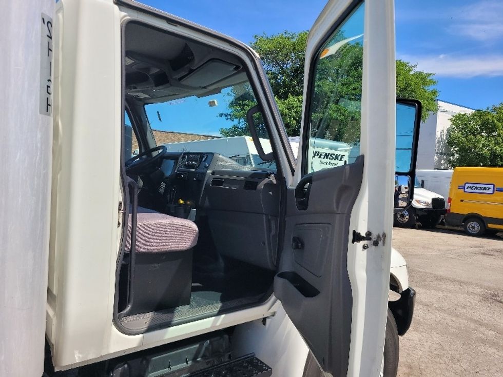 Medium Duty Box Truck-Light and Medium Duty Trucks-International-2019-MV607-Sturtevant-WI-104,750\n\t\tmiles-$ 56,750 - Image 20