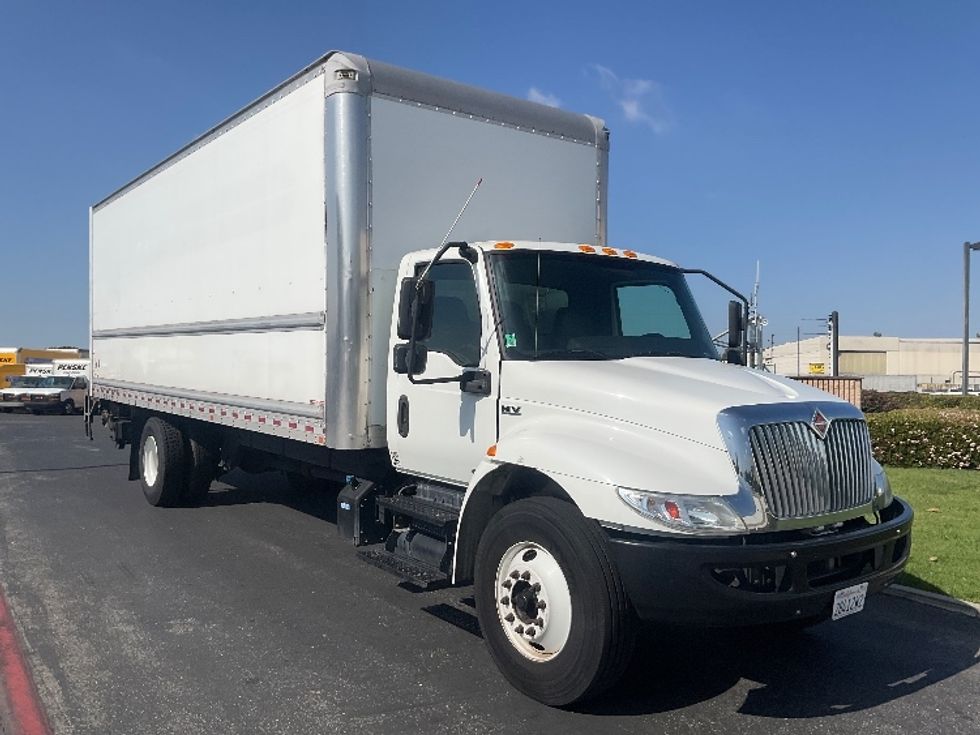 Medium Duty Box Truck-Light and Medium Duty Trucks-International-2019-MV607-Torrance-CA-104,500\n\t\tmiles-$ 51,750 - Image 1