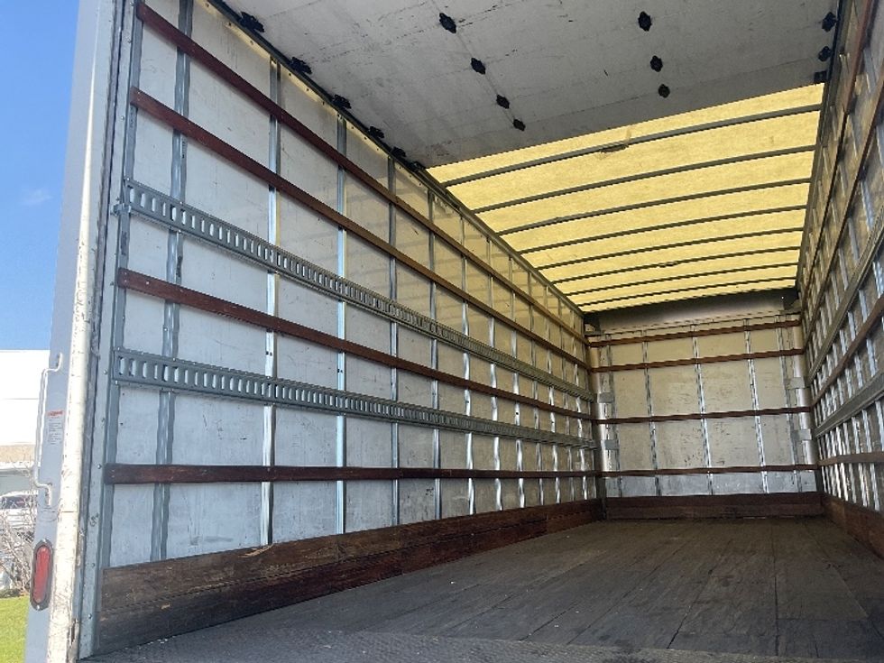 Medium Duty Box Truck-Light and Medium Duty Trucks-International-2019-MV607-Torrance-CA-104,500\n\t\tmiles-$ 51,750 - Image 11