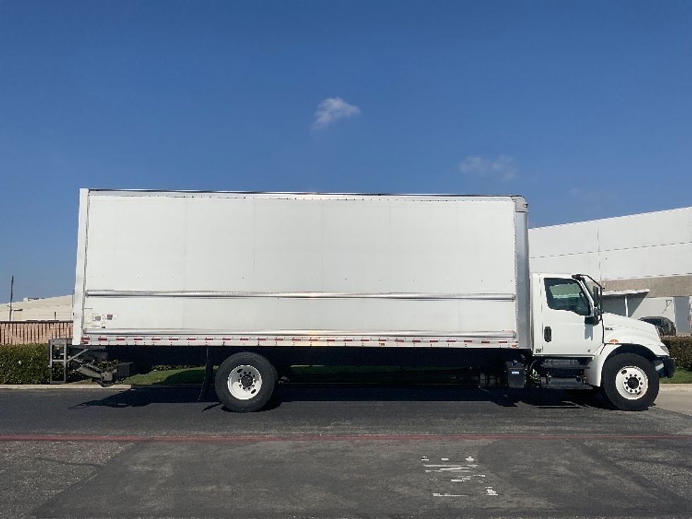 Medium Duty Box Truck-Light and Medium Duty Trucks-International-2019-MV607-Torrance-CA-104,500\n\t\tmiles-$ 51,750 - Image 15