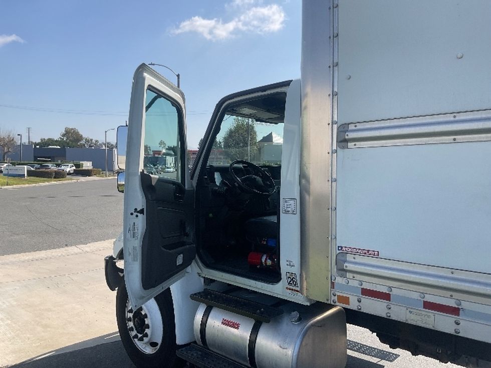 Medium Duty Box Truck-Light and Medium Duty Trucks-International-2019-MV607-Torrance-CA-104,500\n\t\tmiles-$ 51,750 - Image 16