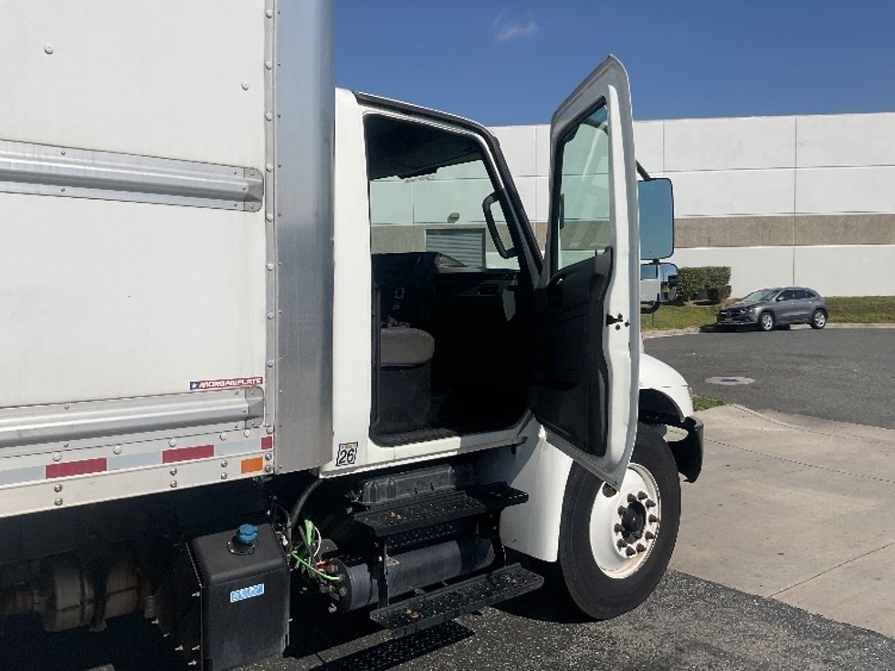 Medium Duty Box Truck-Light and Medium Duty Trucks-International-2019-MV607-Torrance-CA-104,500\n\t\tmiles-$ 51,750 - Image 19