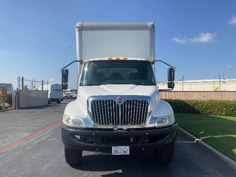 Medium Duty Box Truck-Light and Medium Duty Trucks-International-2019-MV607-Torrance-CA-104,500\n\t\tmiles-$ 51,750 - Image 2