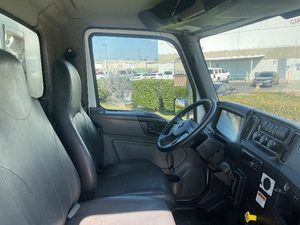 Medium Duty Box Truck-Light and Medium Duty Trucks-International-2019-MV607-Torrance-CA-104,500\n\t\tmiles-$ 51,750 - Image 21