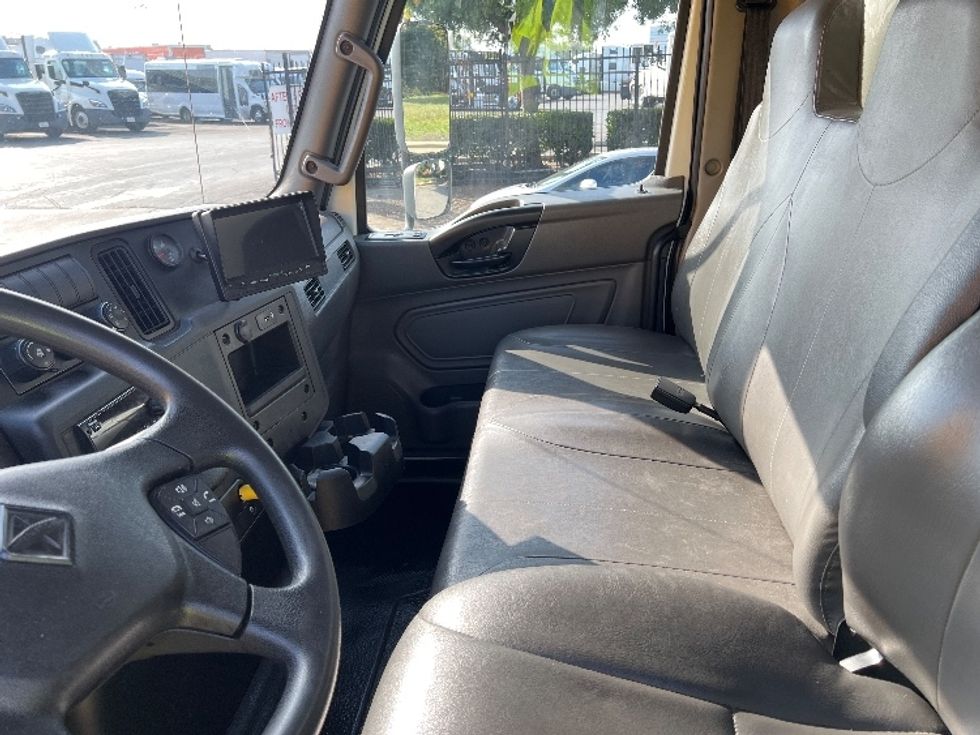 Medium Duty Box Truck-Light and Medium Duty Trucks-International-2019-MV607-Torrance-CA-62,584\n\t\tmiles-$ 57,250 - Image 19