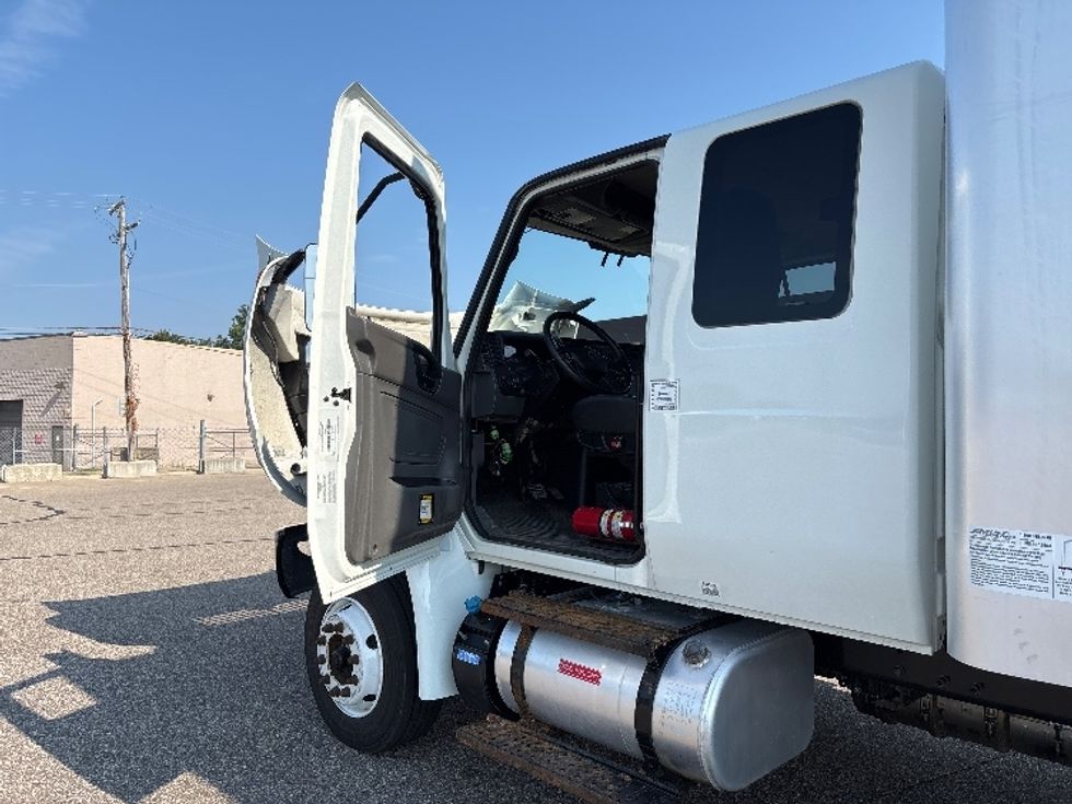 Medium Duty Box Truck-Light and Medium Duty Trucks-International-2019-MV607-Warren-MI-101,594\n\t\tmiles-$ 55,250 - Image 15