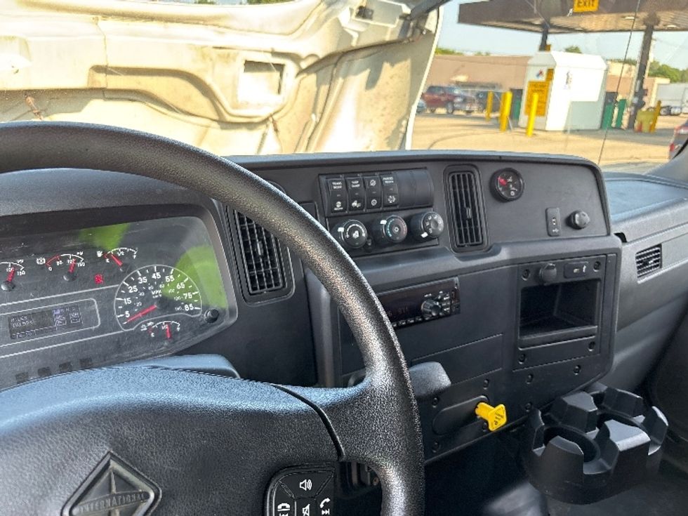 Medium Duty Box Truck-Light and Medium Duty Trucks-International-2019-MV607-Warren-MI-101,594\n\t\tmiles-$ 55,250 - Image 16