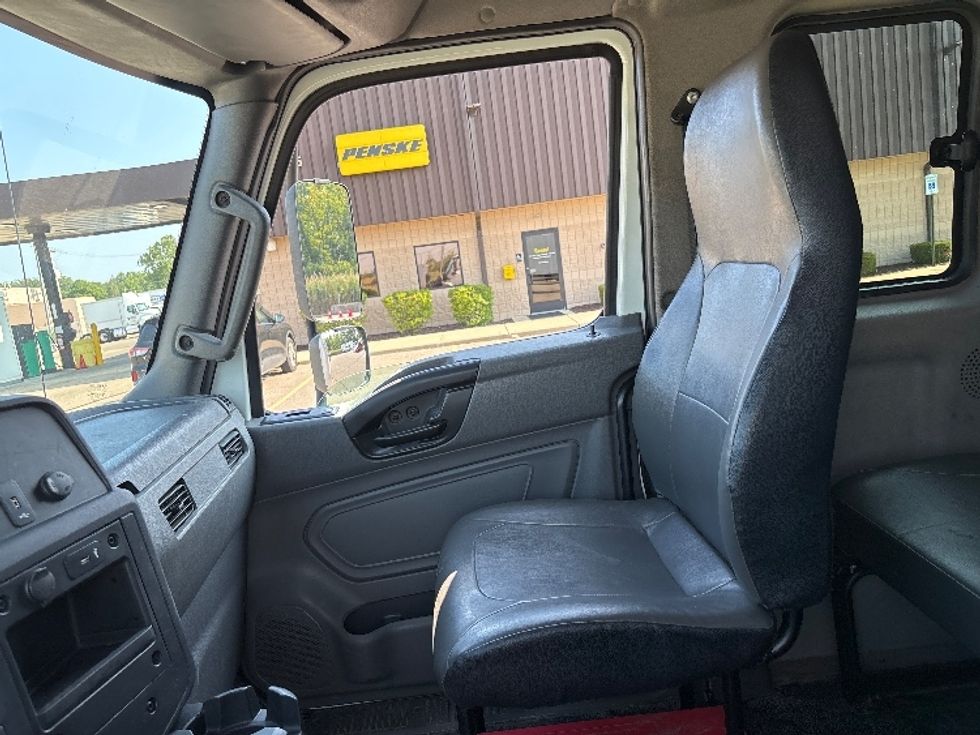 Medium Duty Box Truck-Light and Medium Duty Trucks-International-2019-MV607-Warren-MI-101,594\n\t\tmiles-$ 55,250 - Image 18