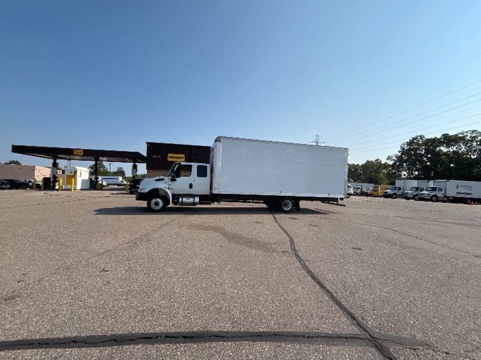 Medium Duty Box Truck-Light and Medium Duty Trucks-International-2019-MV607-Warren-MI-101,594\n\t\tmiles-$ 55,250 - Image 4