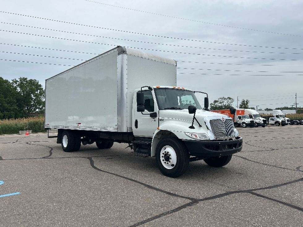 Medium Duty Box Truck-Light and Medium Duty Trucks-International-2019-MV607-Warren-MI-184,201\n\t\tmiles-$ 37,500 - Image 1