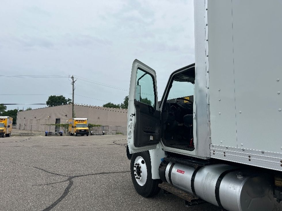 Medium Duty Box Truck-Light and Medium Duty Trucks-International-2019-MV607-Warren-MI-184,201\n\t\tmiles-$ 37,500 - Image 15