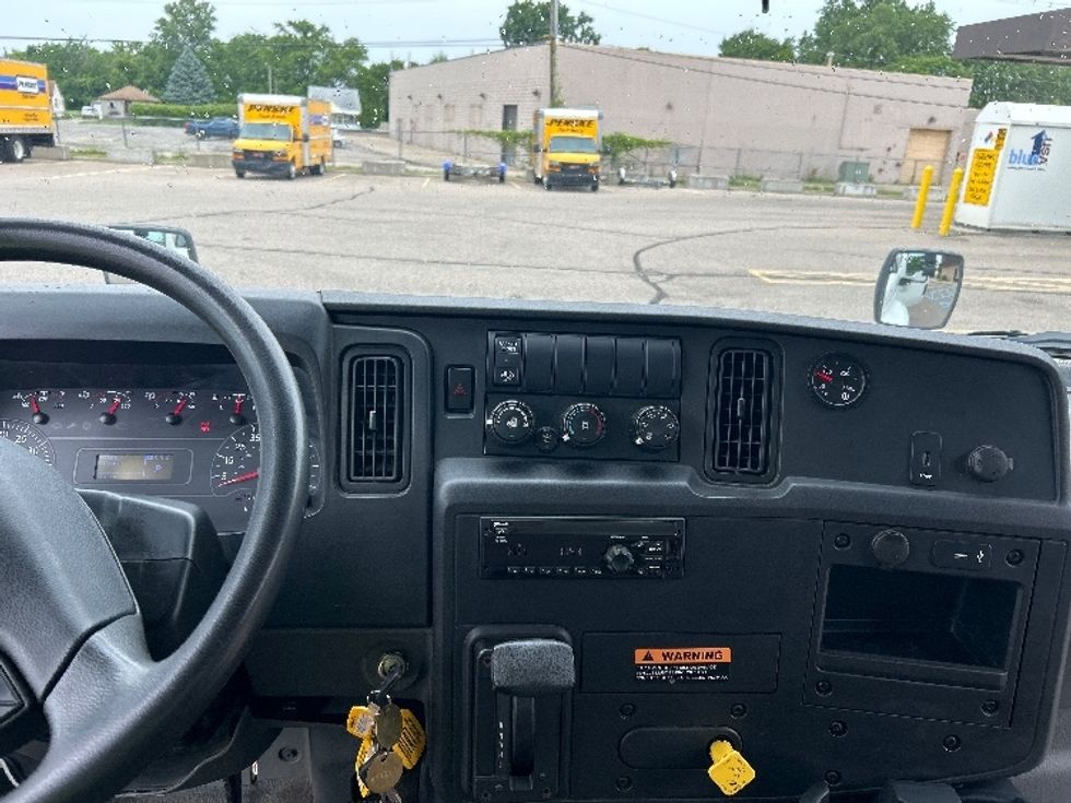Medium Duty Box Truck-Light and Medium Duty Trucks-International-2019-MV607-Warren-MI-184,201\n\t\tmiles-$ 37,500 - Image 17