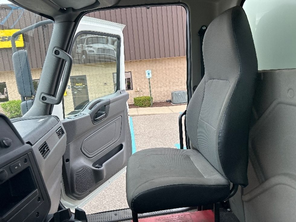 Medium Duty Box Truck-Light and Medium Duty Trucks-International-2019-MV607-Warren-MI-184,201\n\t\tmiles-$ 37,500 - Image 18