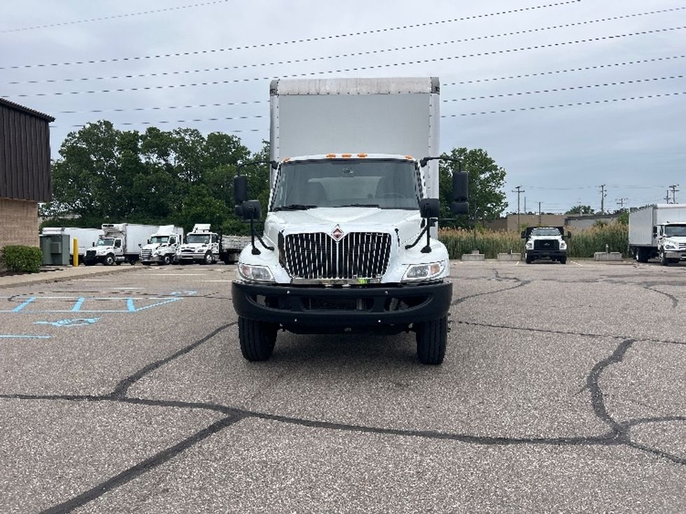 Medium Duty Box Truck-Light and Medium Duty Trucks-International-2019-MV607-Warren-MI-184,201\n\t\tmiles-$ 37,500 - Image 2