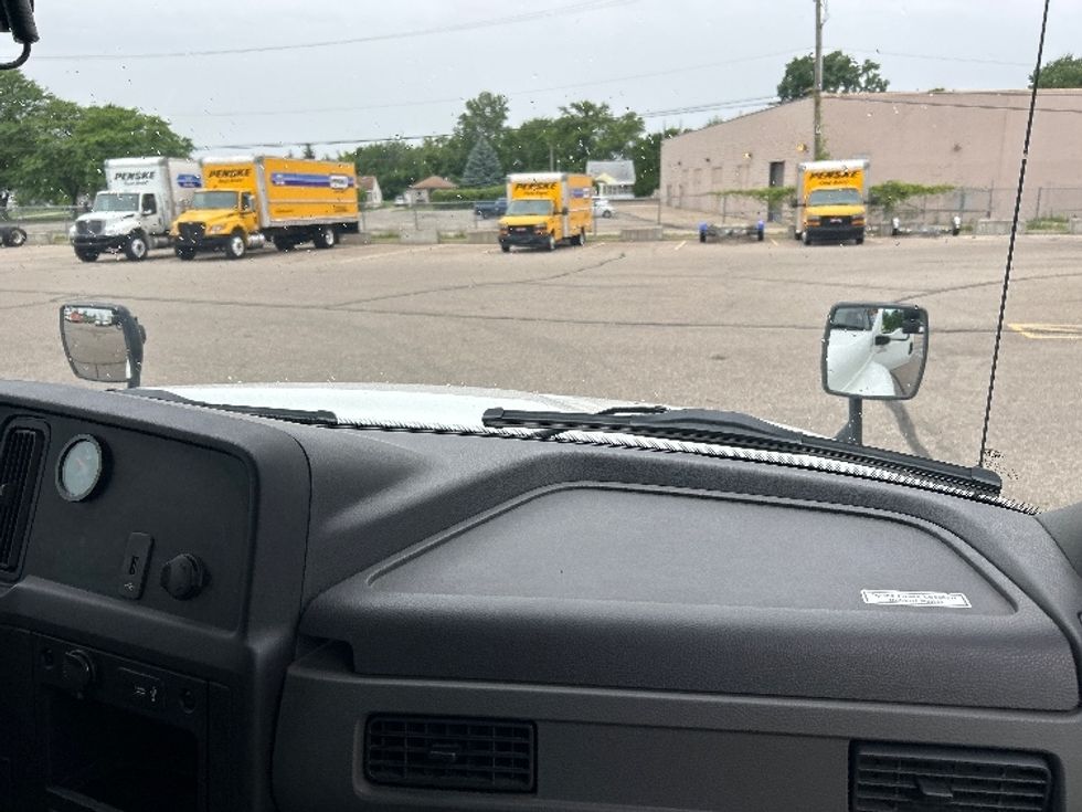 Medium Duty Box Truck-Light and Medium Duty Trucks-International-2019-MV607-Warren-MI-184,201\n\t\tmiles-$ 37,500 - Image 20