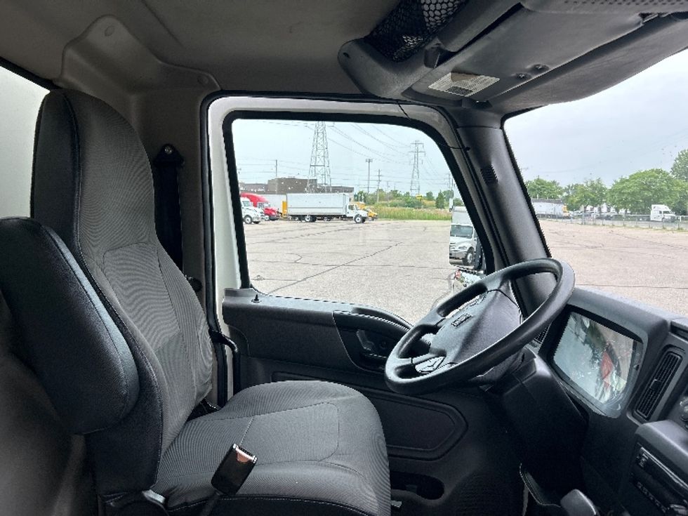Medium Duty Box Truck-Light and Medium Duty Trucks-International-2019-MV607-Warren-MI-184,201\n\t\tmiles-$ 37,500 - Image 21