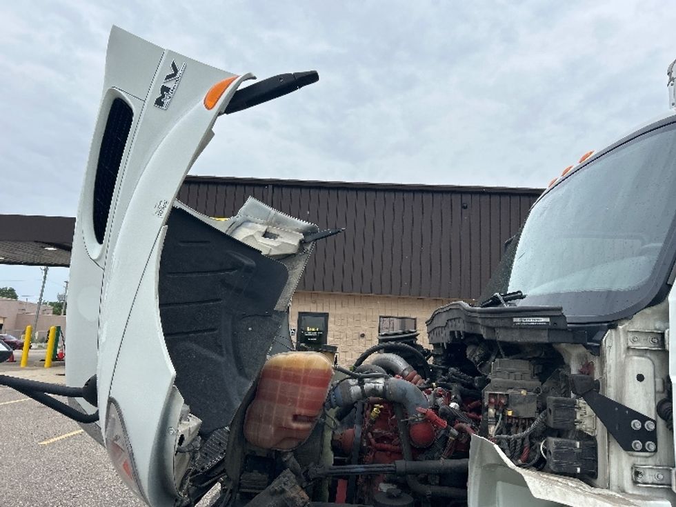 Medium Duty Box Truck-Light and Medium Duty Trucks-International-2019-MV607-Warren-MI-184,201\n\t\tmiles-$ 37,500 - Image 23