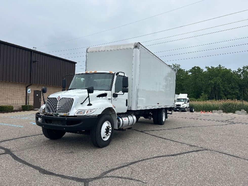 Medium Duty Box Truck-Light and Medium Duty Trucks-International-2019-MV607-Warren-MI-184,201\n\t\tmiles-$ 37,500 - Image 3