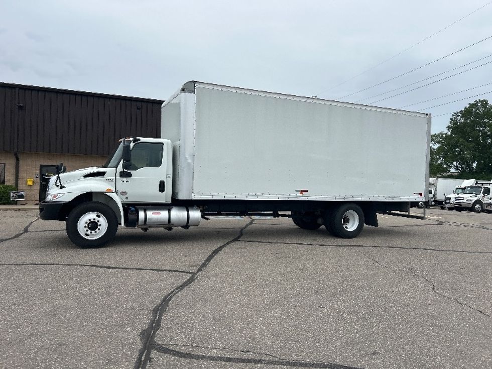 Medium Duty Box Truck-Light and Medium Duty Trucks-International-2019-MV607-Warren-MI-184,201\n\t\tmiles-$ 37,500 - Image 4