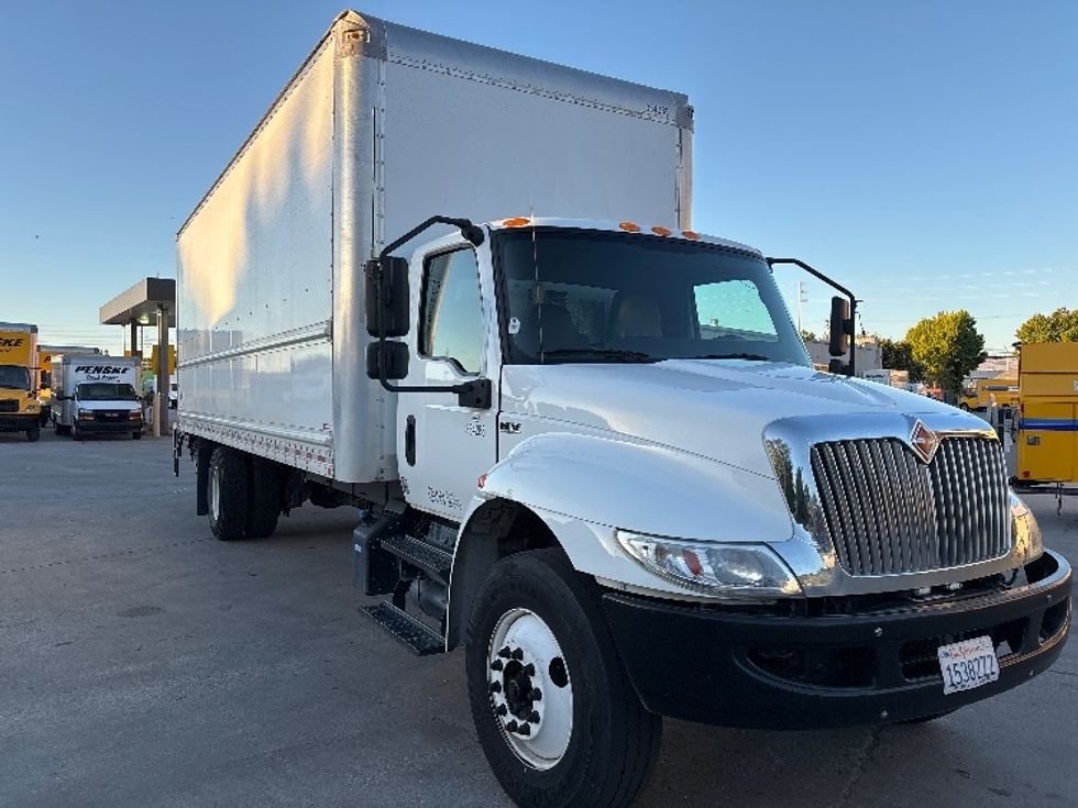 Medium Duty Box Truck-Light and Medium Duty Trucks-International-2019-MV607-West Sacramento-CA-127,788\n\t\tmiles-$ 50,250 - Image 1
