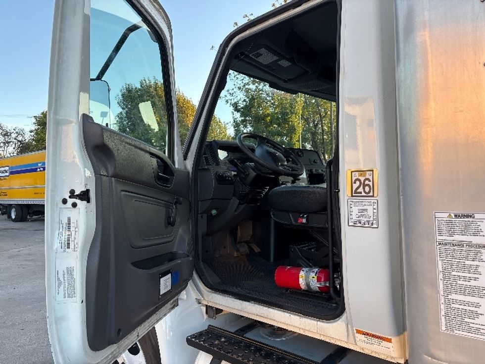 Medium Duty Box Truck-Light and Medium Duty Trucks-International-2019-MV607-West Sacramento-CA-127,788\n\t\tmiles-$ 50,250 - Image 16