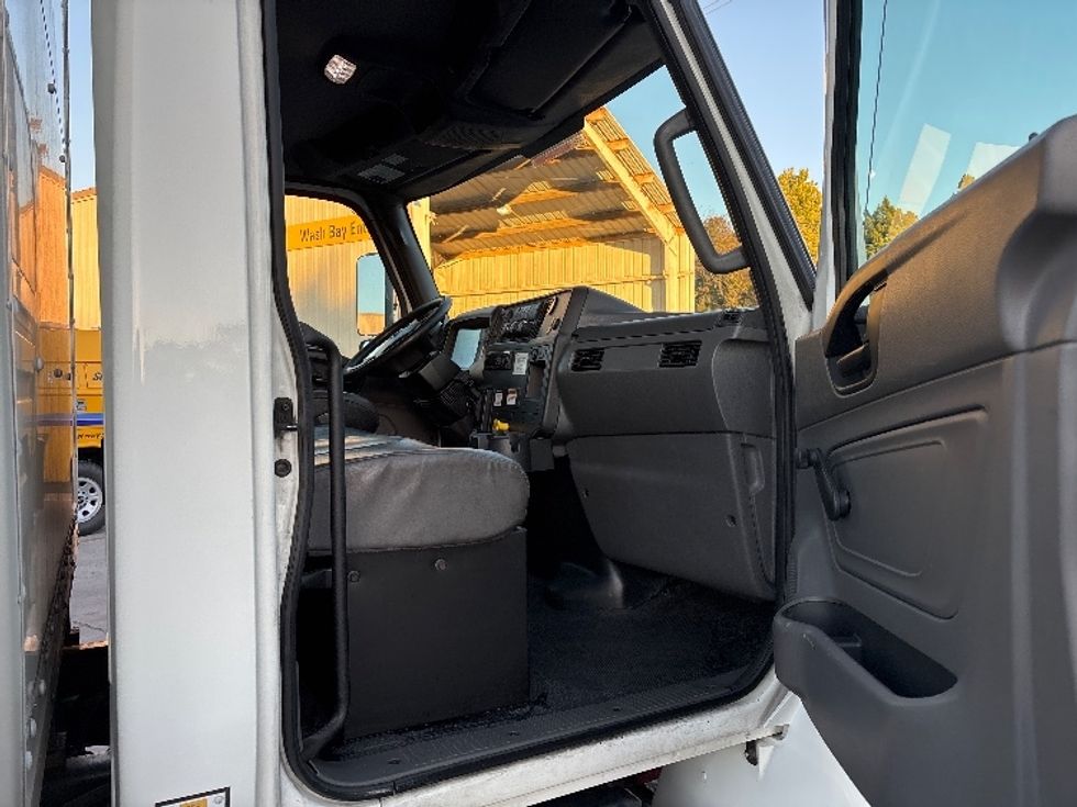 Medium Duty Box Truck-Light and Medium Duty Trucks-International-2019-MV607-West Sacramento-CA-127,788\n\t\tmiles-$ 50,250 - Image 20