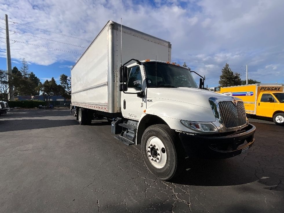 Medium Duty Box Truck-Light and Medium Duty Trucks-International-2019-MV607-West Sacramento-CA-130,866\n\t\tmiles-$ 49,500 - Image 1