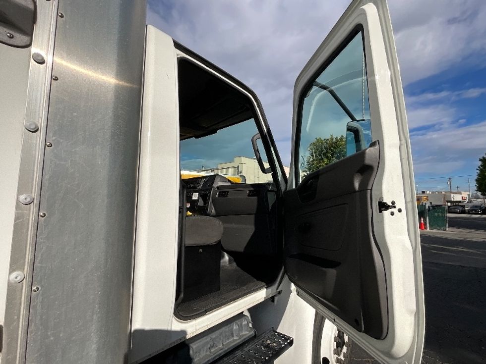 Medium Duty Box Truck-Light and Medium Duty Trucks-International-2019-MV607-West Sacramento-CA-130,866\n\t\tmiles-$ 49,500 - Image 20