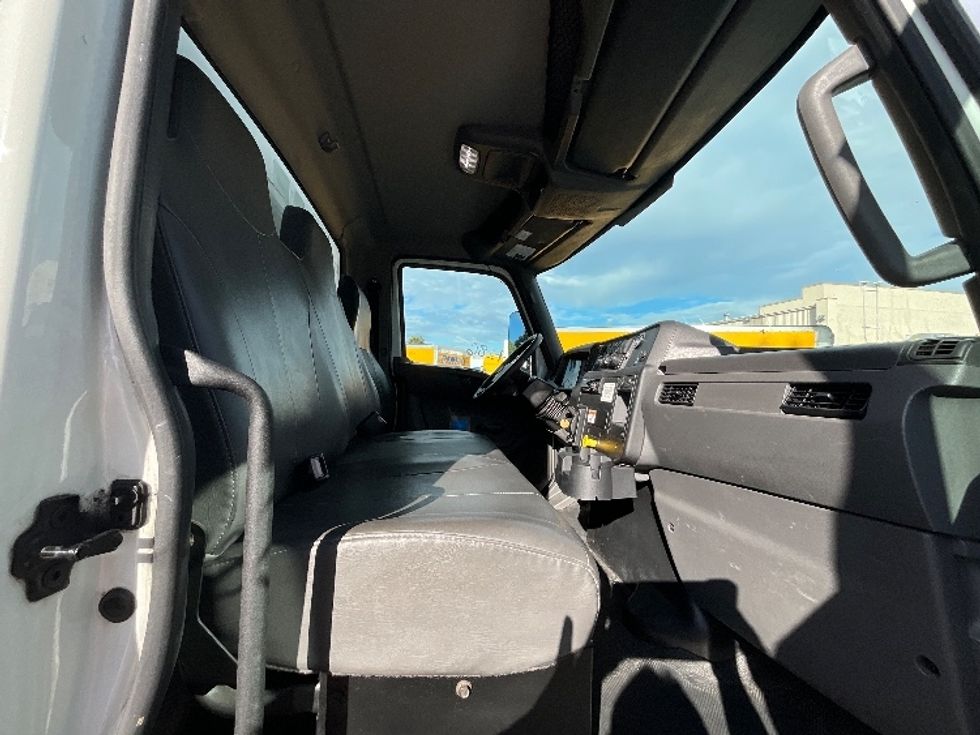 Medium Duty Box Truck-Light and Medium Duty Trucks-International-2019-MV607-West Sacramento-CA-130,866\n\t\tmiles-$ 49,500 - Image 22