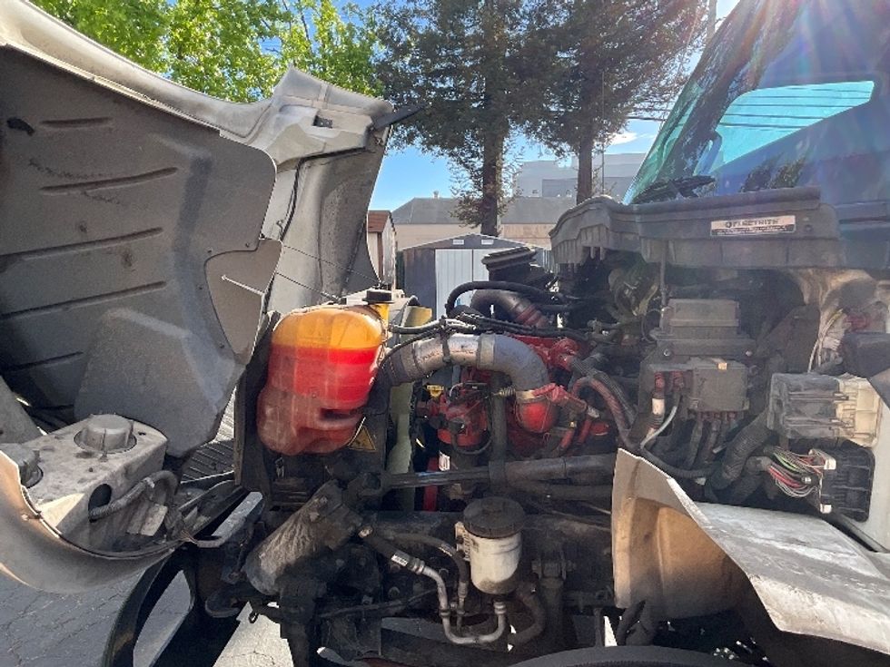 Medium Duty Box Truck-Light and Medium Duty Trucks-International-2019-MV607-West Sacramento-CA-130,866\n\t\tmiles-$ 49,500 - Image 24