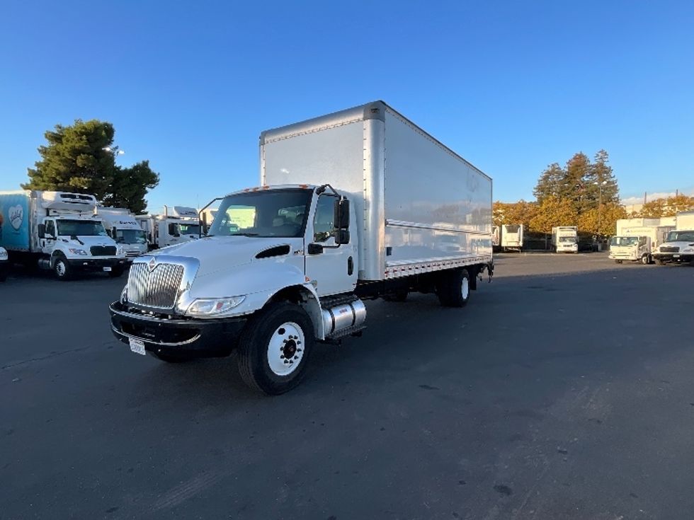 Medium Duty Box Truck-Light and Medium Duty Trucks-International-2019-MV607-West Sacramento-CA-140,707\n\t\tmiles-$ 49,000 - Image 3