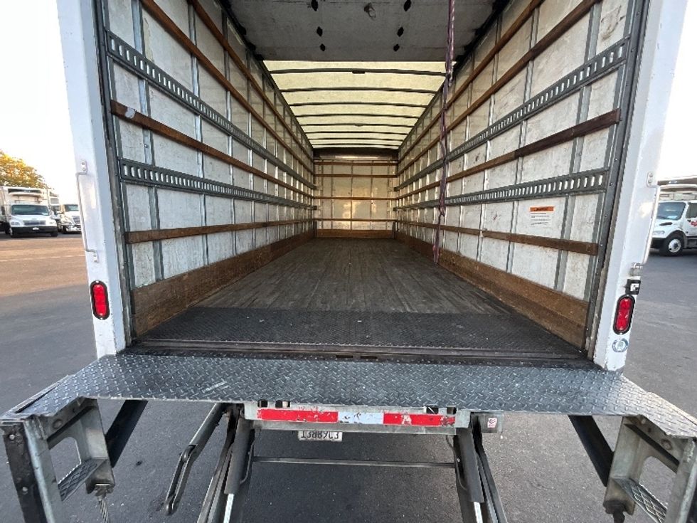 Medium Duty Box Truck-Light and Medium Duty Trucks-International-2019-MV607-West Sacramento-CA-140,707\n\t\tmiles-$ 49,000 - Image 10
