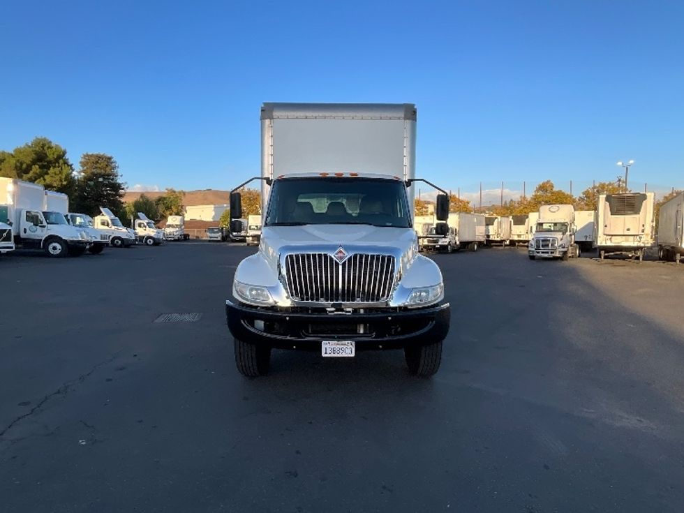 Medium Duty Box Truck-Light and Medium Duty Trucks-International-2019-MV607-West Sacramento-CA-140,707\n\t\tmiles-$ 49,000 - Image 2