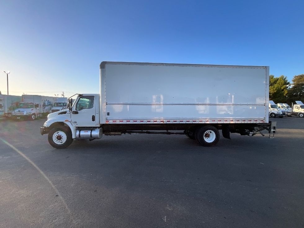 Medium Duty Box Truck-Light and Medium Duty Trucks-International-2019-MV607-West Sacramento-CA-140,707\n\t\tmiles-$ 49,000 - Image 4