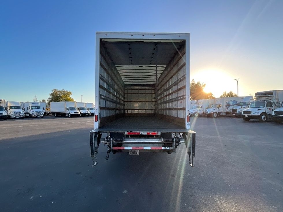 Medium Duty Box Truck-Light and Medium Duty Trucks-International-2019-MV607-West Sacramento-CA-140,707\n\t\tmiles-$ 49,000 - Image 8