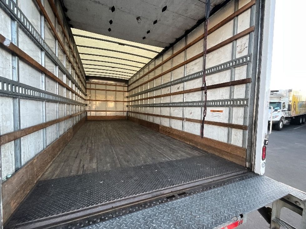 Medium Duty Box Truck-Light and Medium Duty Trucks-International-2019-MV607-West Sacramento-CA-140,707\n\t\tmiles-$ 49,000 - Image 12