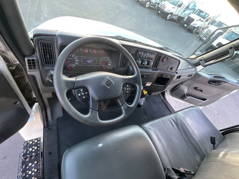 Medium Duty Box Truck-Light and Medium Duty Trucks-International-2019-MV607-West Sacramento-CA-140,707\n\t\tmiles-$ 49,000 - Image 18