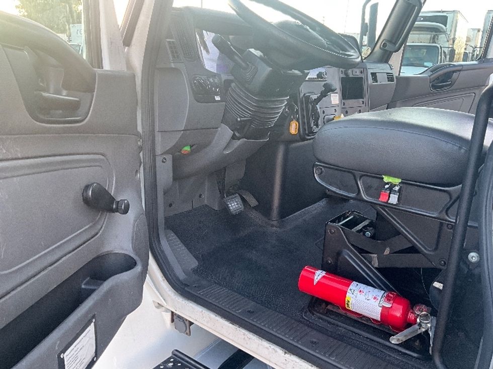 Medium Duty Box Truck-Light and Medium Duty Trucks-International-2019-MV607-West Sacramento-CA-140,707\n\t\tmiles-$ 49,000 - Image 16