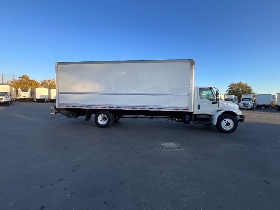 Medium Duty Box Truck-Light and Medium Duty Trucks-International-2019-MV607-West Sacramento-CA-140,707\n\t\tmiles-$ 49,000 - Image 15
