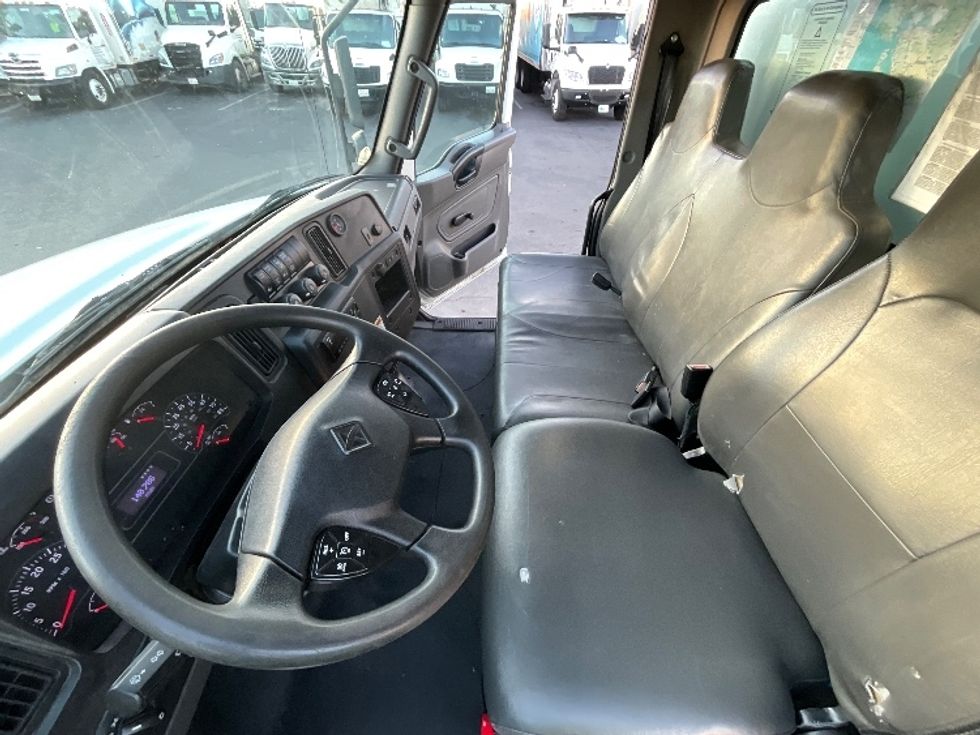 Medium Duty Box Truck-Light and Medium Duty Trucks-International-2019-MV607-West Sacramento-CA-140,707\n\t\tmiles-$ 49,000 - Image 19
