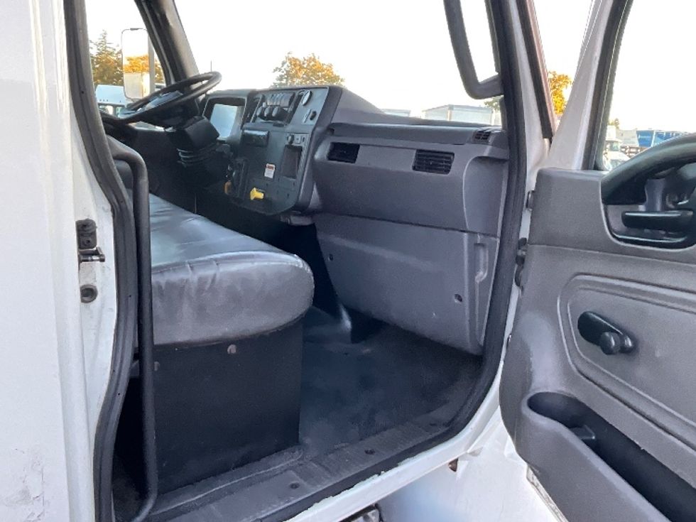 Medium Duty Box Truck-Light and Medium Duty Trucks-International-2019-MV607-West Sacramento-CA-140,707\n\t\tmiles-$ 49,000 - Image 20