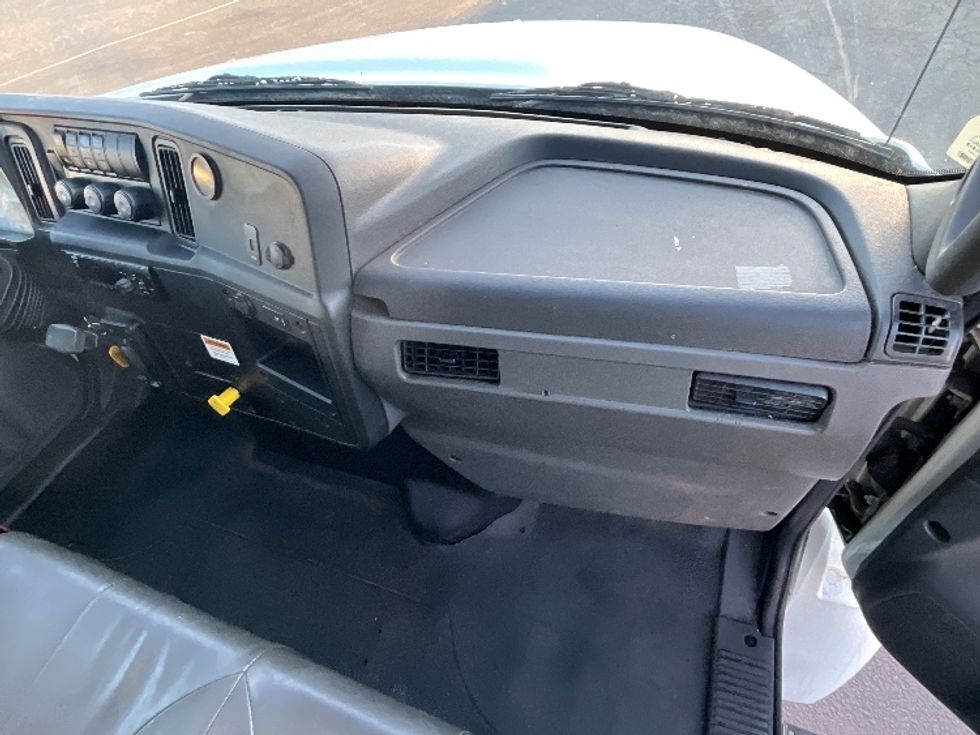 Medium Duty Box Truck-Light and Medium Duty Trucks-International-2019-MV607-West Sacramento-CA-140,707\n\t\tmiles-$ 49,000 - Image 21