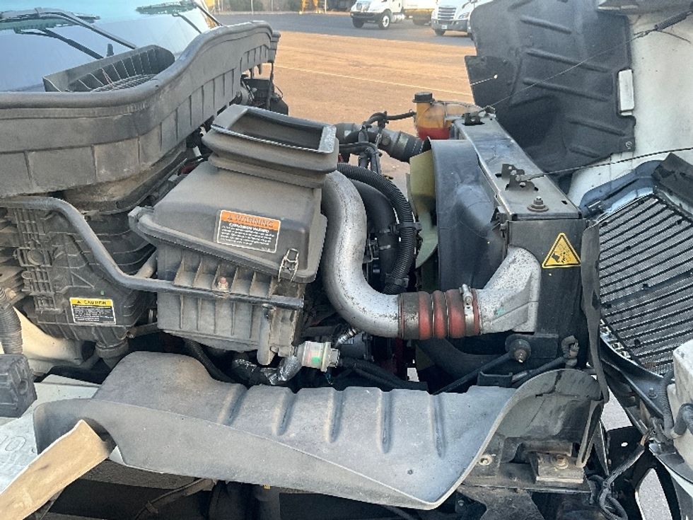 Medium Duty Box Truck-Light and Medium Duty Trucks-International-2019-MV607-West Sacramento-CA-140,707\n\t\tmiles-$ 49,000 - Image 23