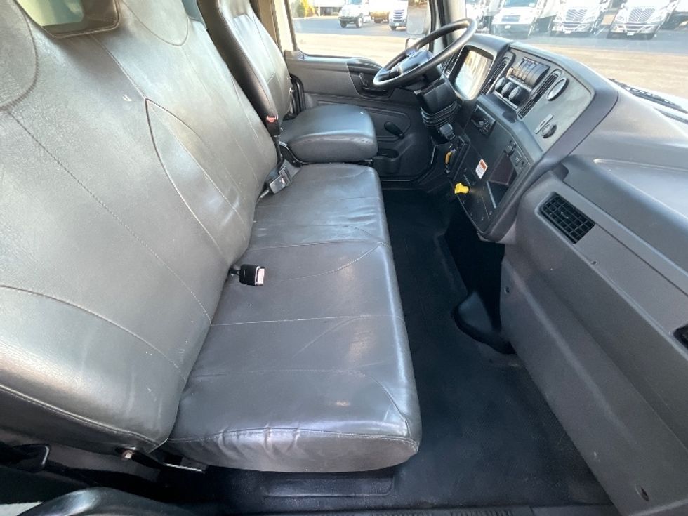 Medium Duty Box Truck-Light and Medium Duty Trucks-International-2019-MV607-West Sacramento-CA-140,707\n\t\tmiles-$ 49,000 - Image 22