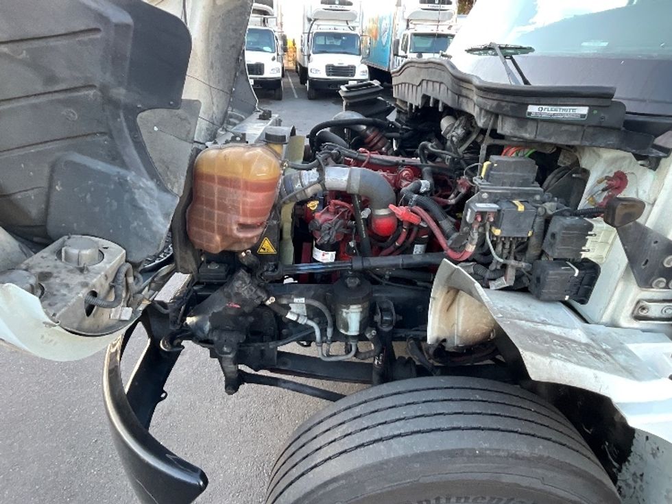 Medium Duty Box Truck-Light and Medium Duty Trucks-International-2019-MV607-West Sacramento-CA-140,707\n\t\tmiles-$ 49,000 - Image 24